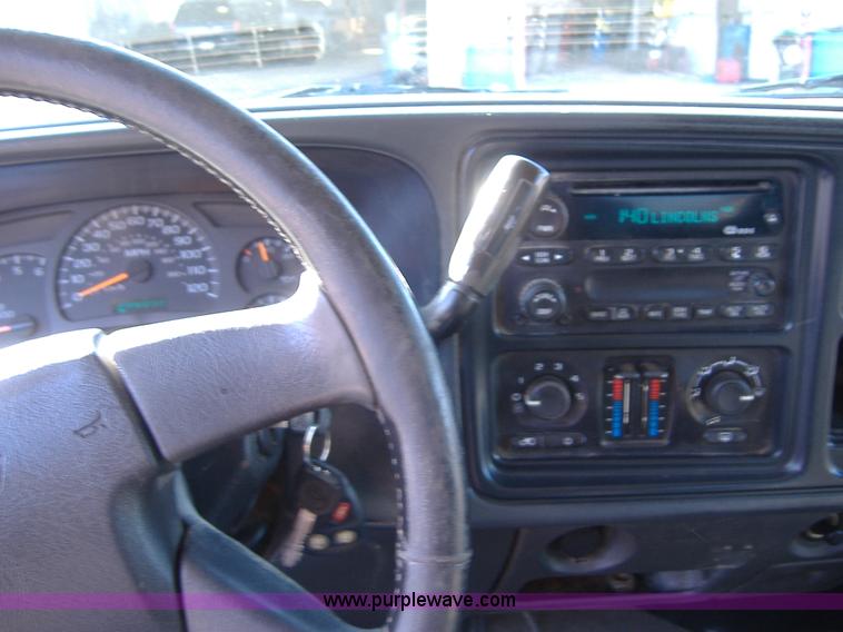 image for item B1036 2003 Chevrolet Silvrado 3500 Crew Cab dually pickup