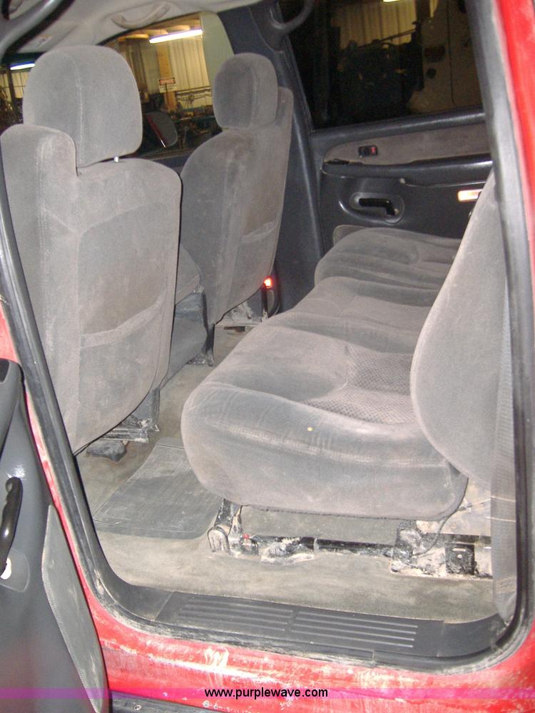 image for item B1036 2003 Chevrolet Silvrado 3500 Crew Cab dually pickup