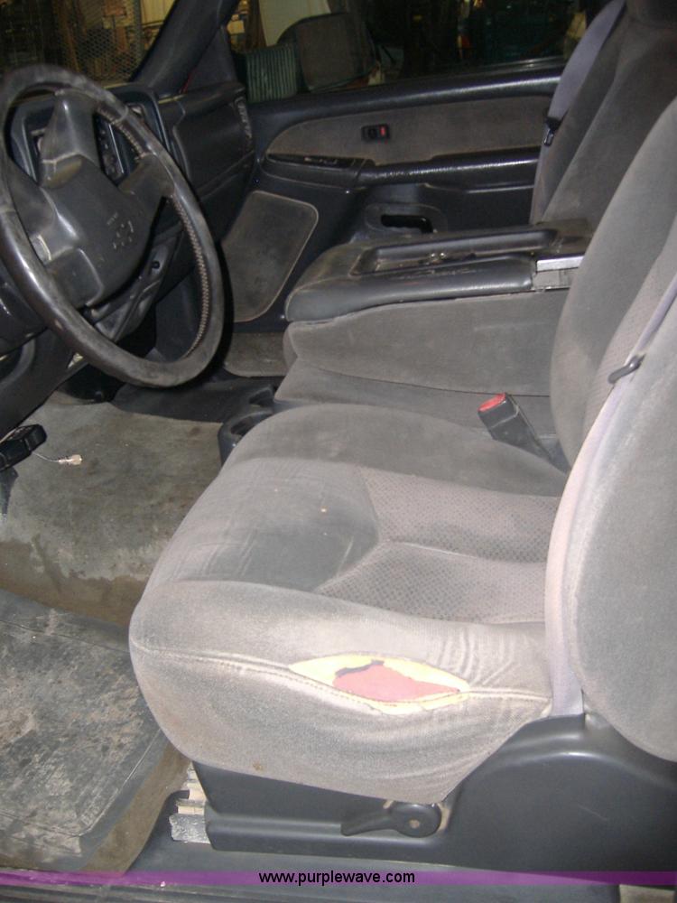 image for item B1036 2003 Chevrolet Silvrado 3500 Crew Cab dually pickup