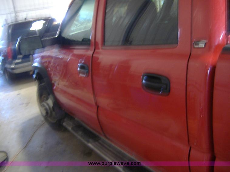image for item B1036 2003 Chevrolet Silvrado 3500 Crew Cab dually pickup