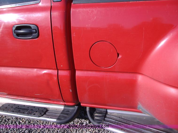 image for item B1036 2003 Chevrolet Silvrado 3500 Crew Cab dually pickup