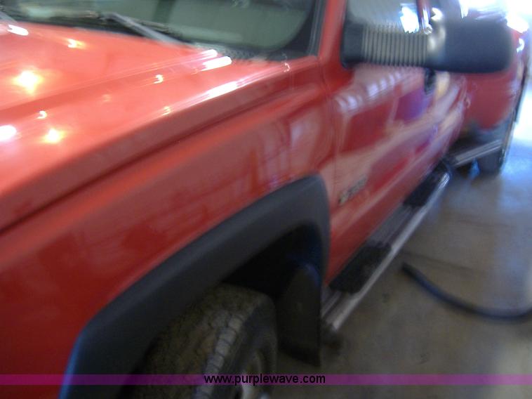 image for item B1036 2003 Chevrolet Silvrado 3500 Crew Cab dually pickup