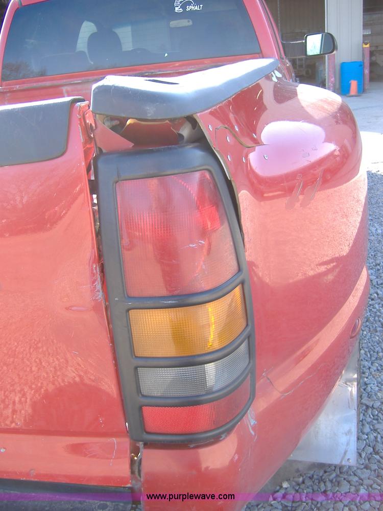 image for item B1036 2003 Chevrolet Silvrado 3500 Crew Cab dually pickup