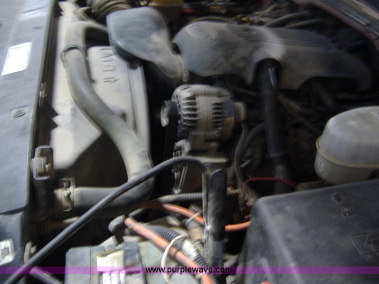 image for item B1036 2003 Chevrolet Silvrado 3500 Crew Cab dually pickup