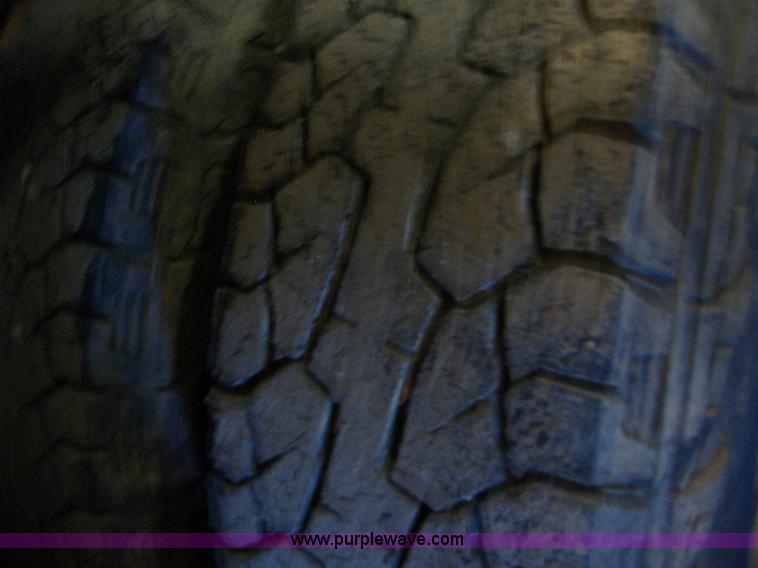 image for item B1036 2003 Chevrolet Silvrado 3500 Crew Cab dually pickup