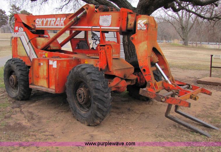 image for item B2207 SkyTrak 7038 telehandler forklift