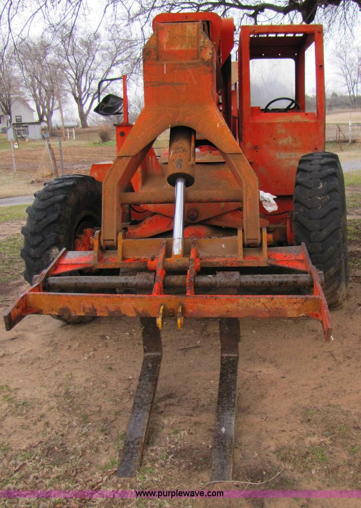 image for item B2207 SkyTrak 7038 telehandler forklift