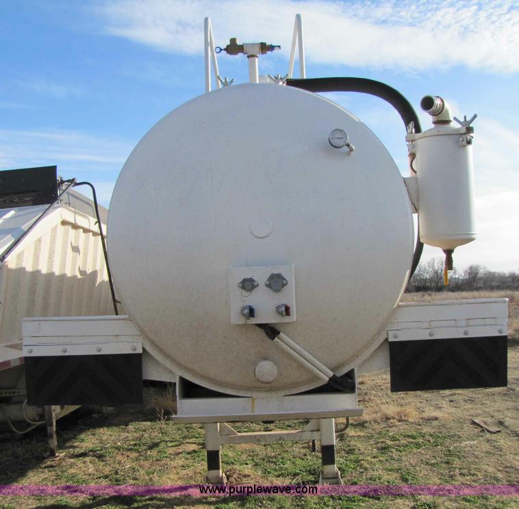 image for item B2217 2012 Western 130 barrel 40' vacuum tank trailer