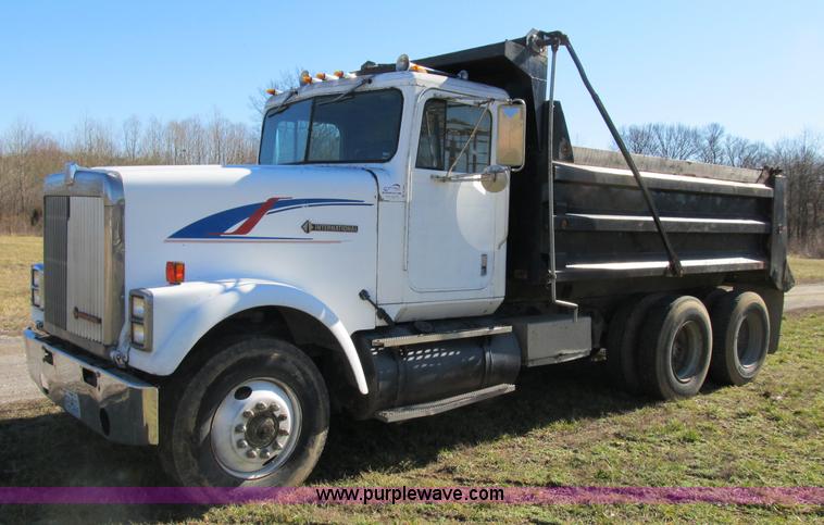 image for item B2603 1986 International F9370 dump truck