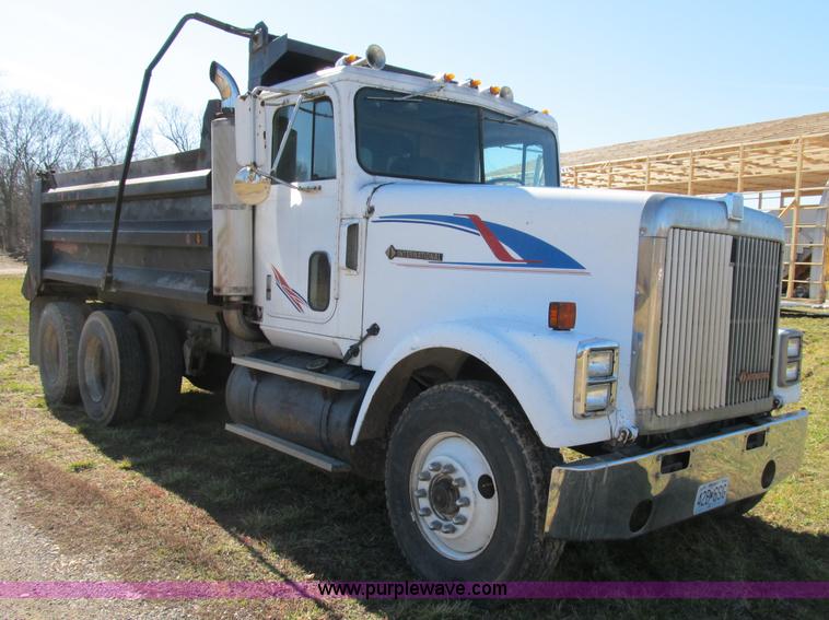 image for item B2603 1986 International F9370 dump truck