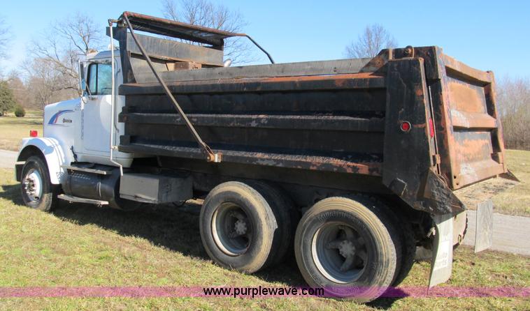 image for item B2603 1986 International F9370 dump truck