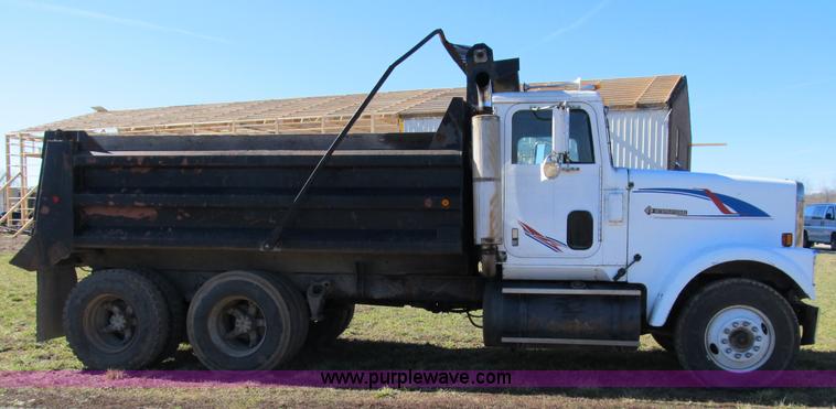 image for item B2603 1986 International F9370 dump truck