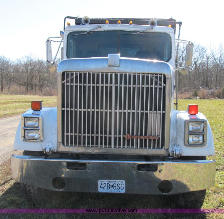 image for item B2603 1986 International F9370 dump truck