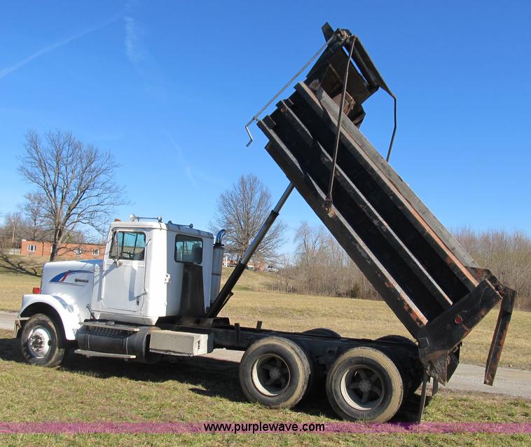 image for item B2603 1986 International F9370 dump truck