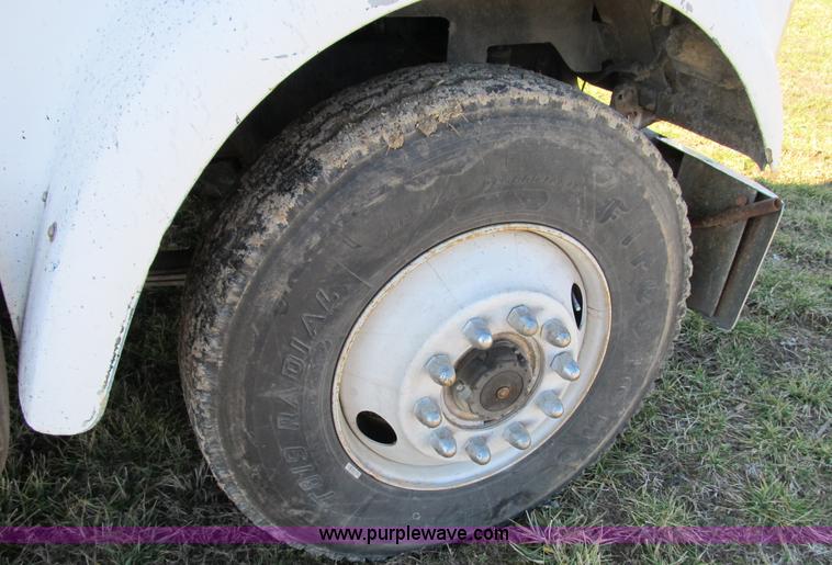 image for item B2603 1986 International F9370 dump truck