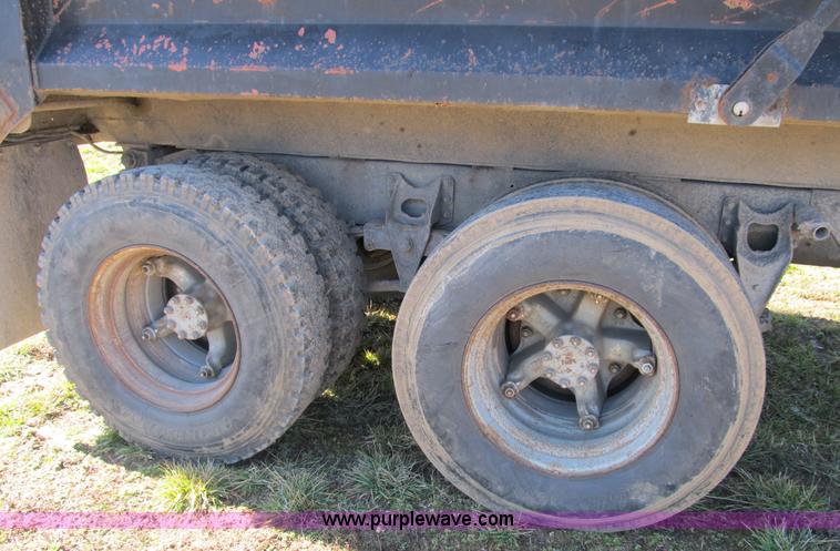 image for item B2603 1986 International F9370 dump truck