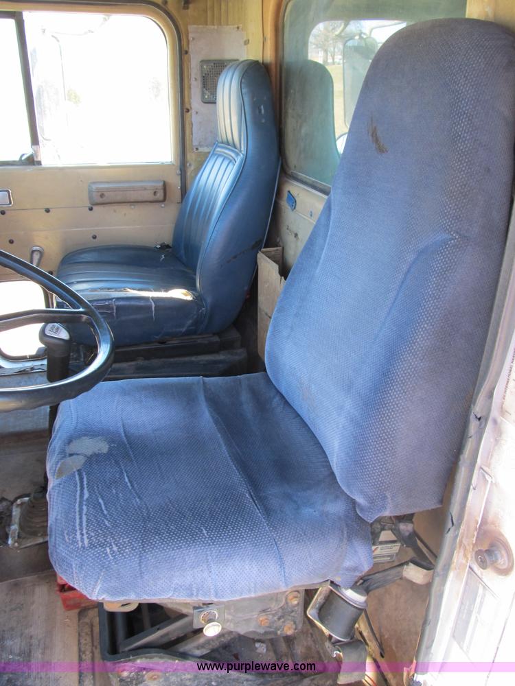 image for item B2603 1986 International F9370 dump truck