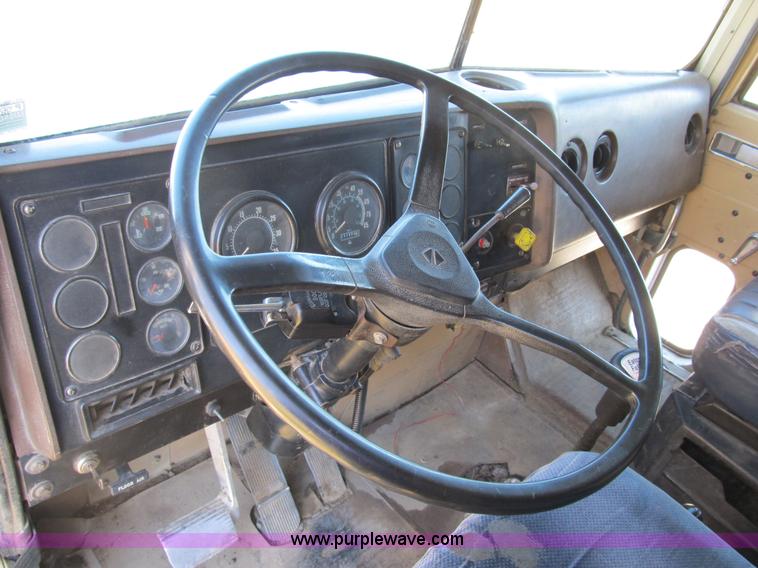 image for item B2603 1986 International F9370 dump truck