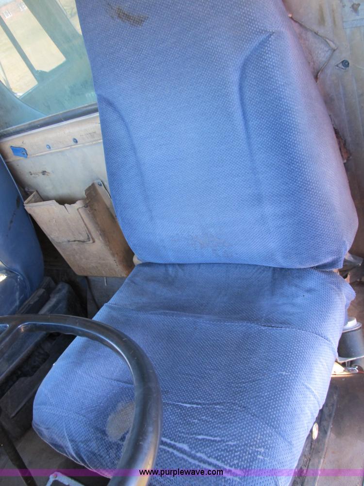 image for item B2603 1986 International F9370 dump truck