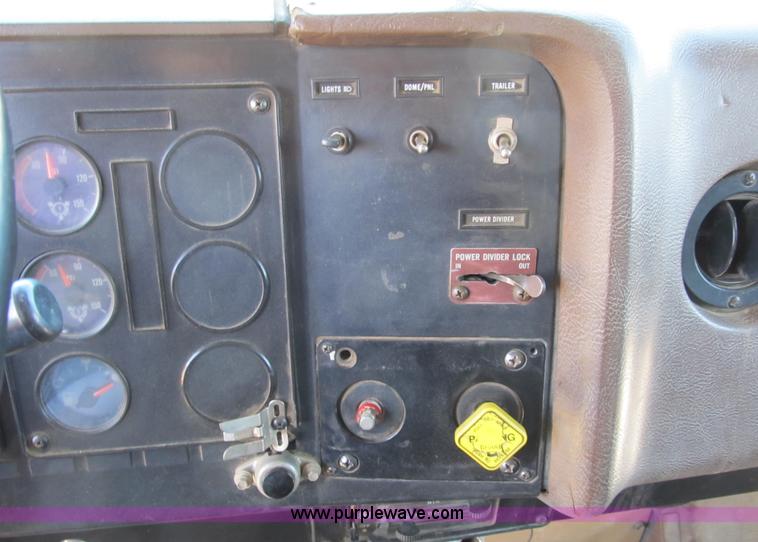 image for item B2603 1986 International F9370 dump truck