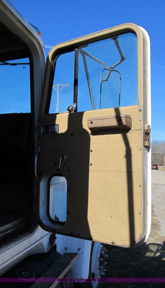 image for item B2603 1986 International F9370 dump truck