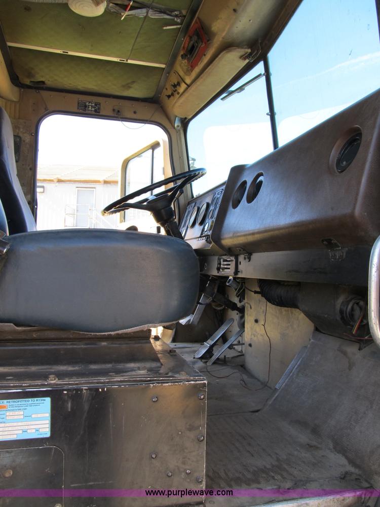 image for item B2603 1986 International F9370 dump truck
