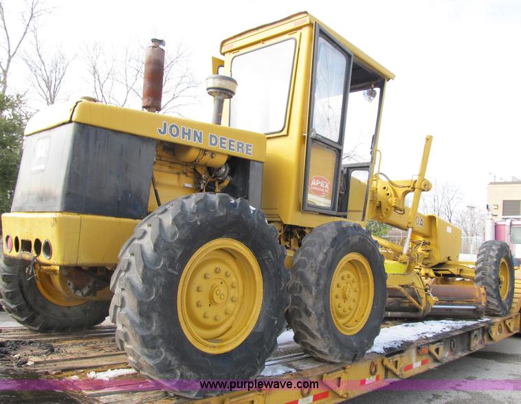 image for item B2617 1979 John Deere 570A motor grader