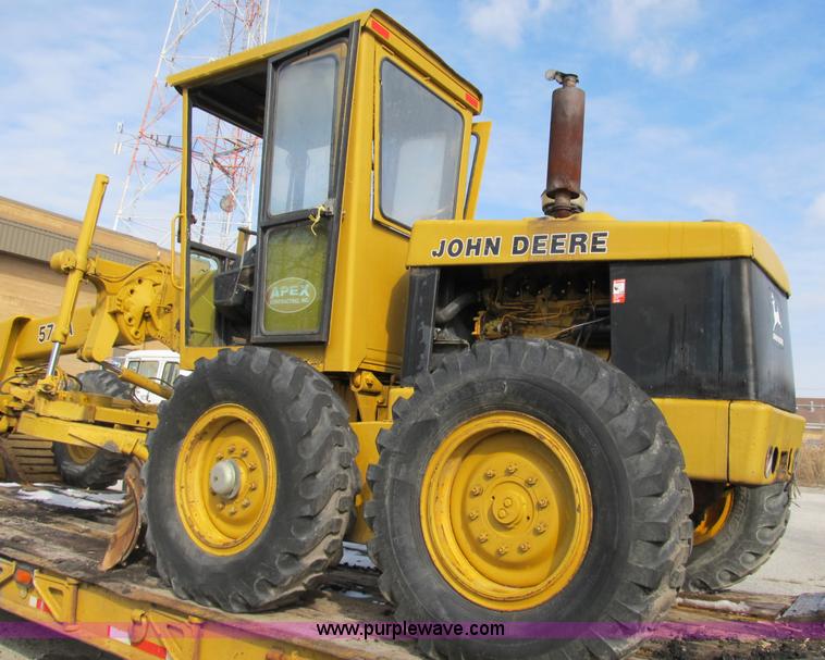 image for item B2617 1979 John Deere 570A motor grader