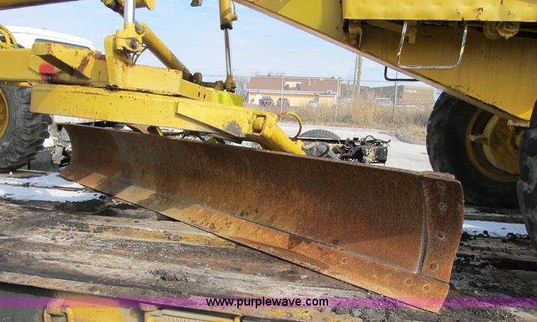 image for item B2617 1979 John Deere 570A motor grader