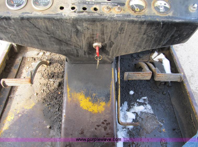 image for item B2617 1979 John Deere 570A motor grader