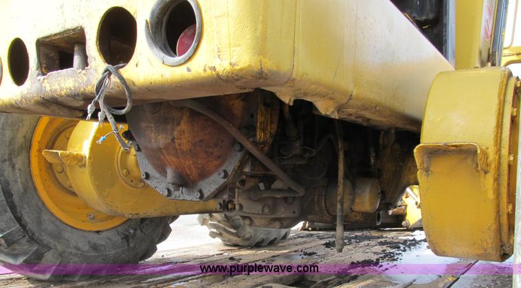 image for item B2617 1979 John Deere 570A motor grader