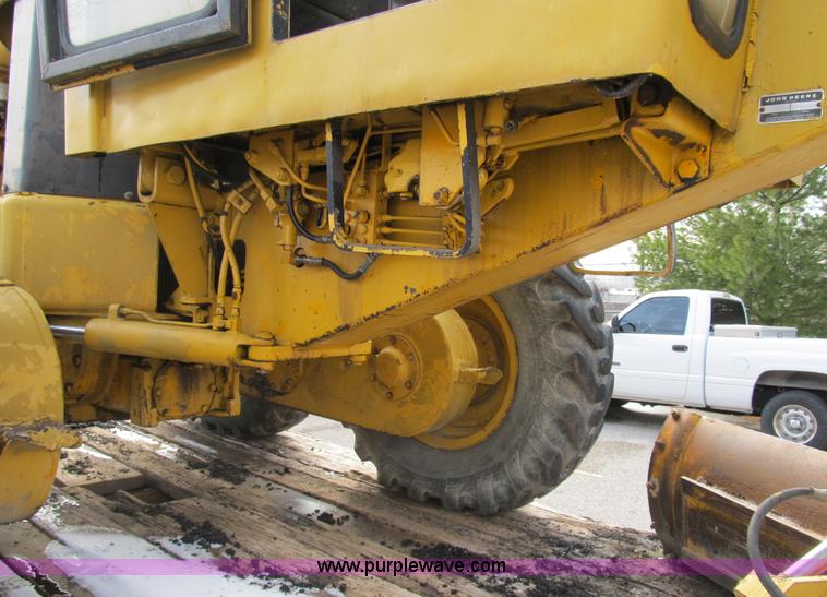 image for item B2617 1979 John Deere 570A motor grader