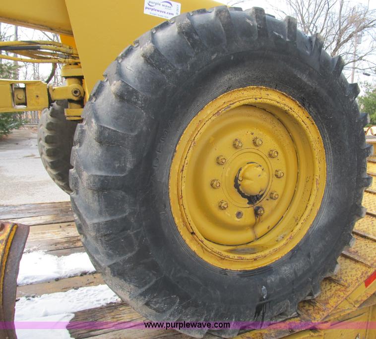 image for item B2617 1979 John Deere 570A motor grader