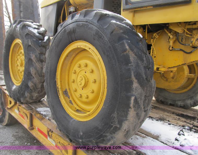 image for item B2617 1979 John Deere 570A motor grader