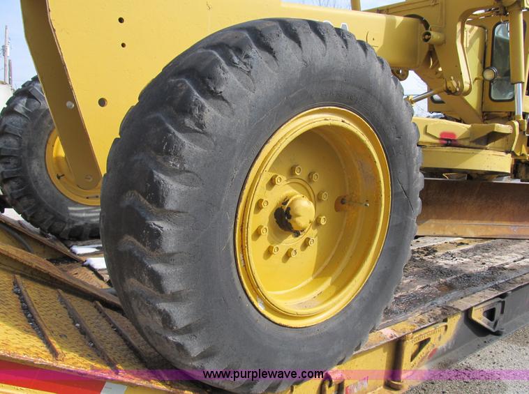 image for item B2617 1979 John Deere 570A motor grader