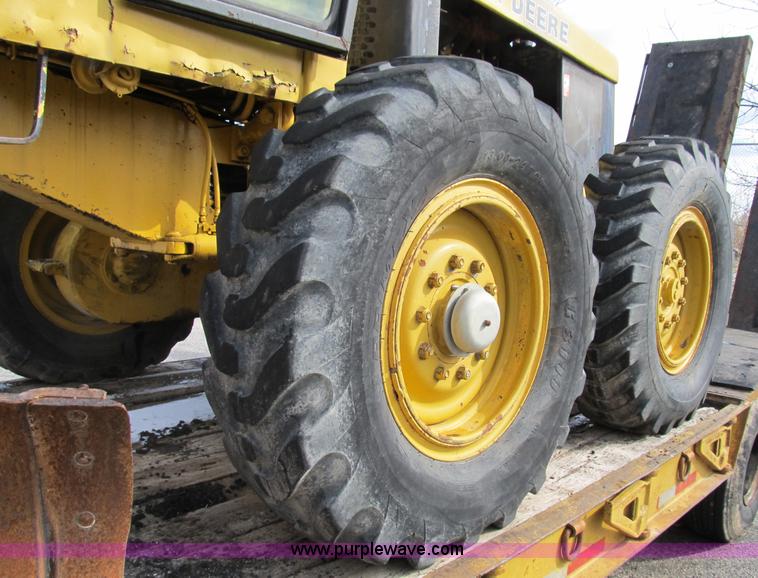 image for item B2617 1979 John Deere 570A motor grader