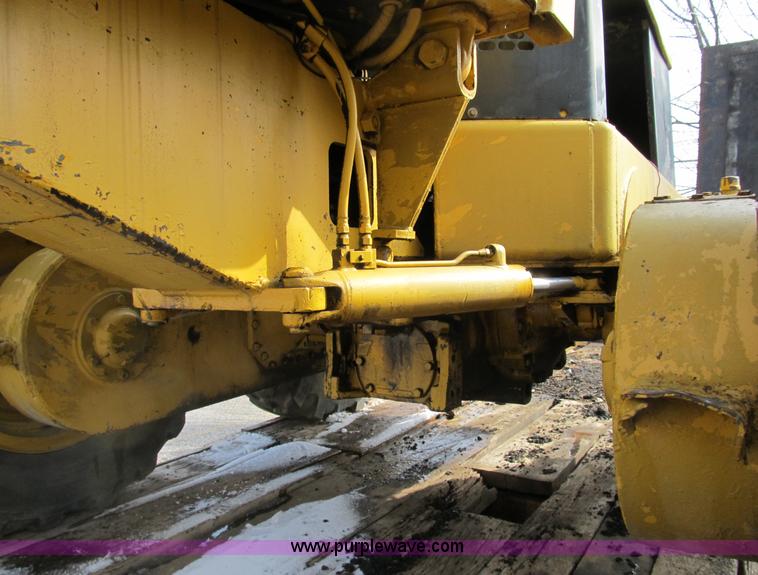 image for item B2617 1979 John Deere 570A motor grader