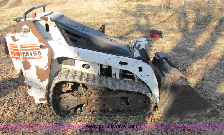 image for item B2623 2005 Bobcat MT55 mini track loader