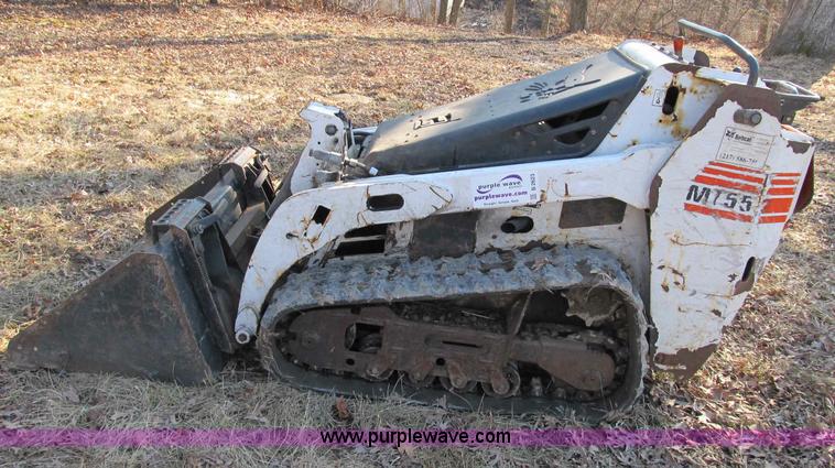 image for item B2623 2005 Bobcat MT55 mini track loader