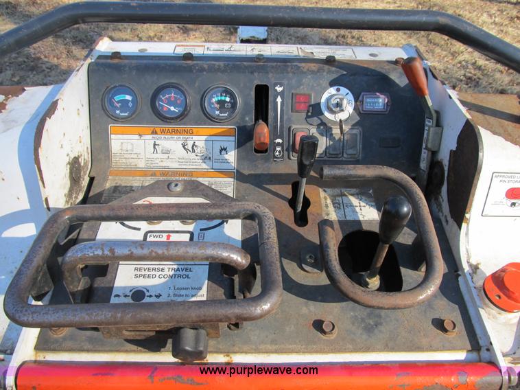 image for item B2623 2005 Bobcat MT55 mini track loader