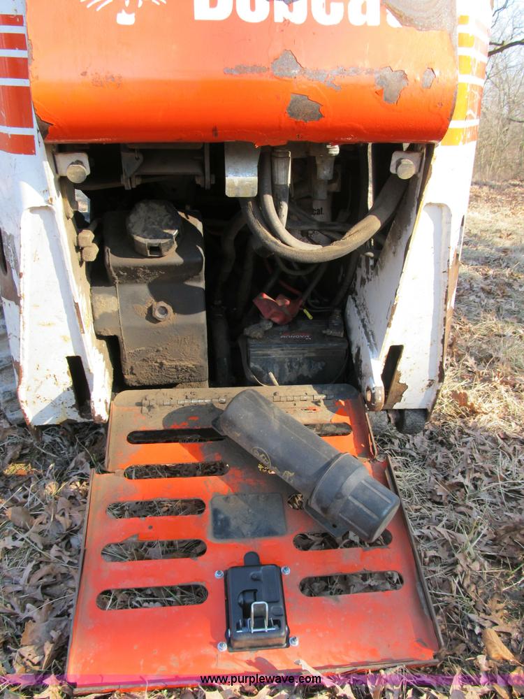 image for item B2623 2005 Bobcat MT55 mini track loader