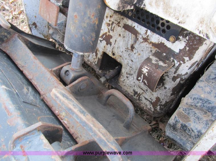 image for item B2623 2005 Bobcat MT55 mini track loader
