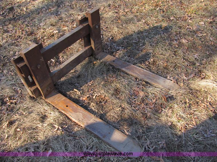 image for item B2623 2005 Bobcat MT55 mini track loader