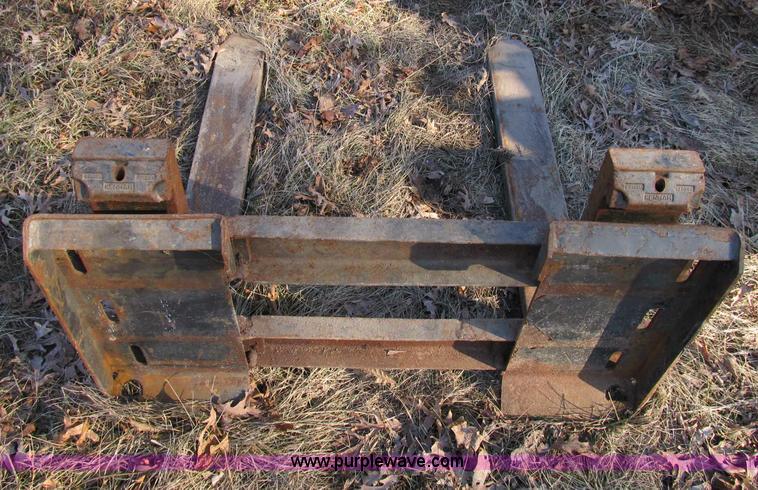 image for item B2623 2005 Bobcat MT55 mini track loader