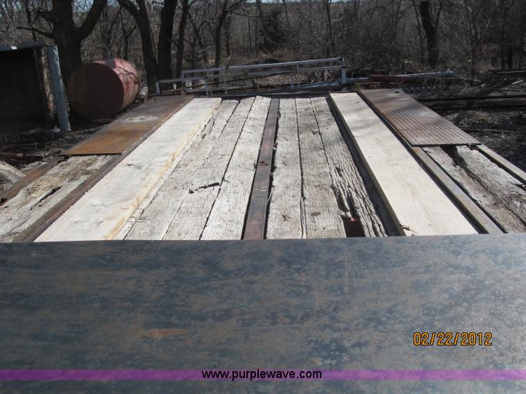 image for item B5103 1985 18' tandem axle flat bed trailer