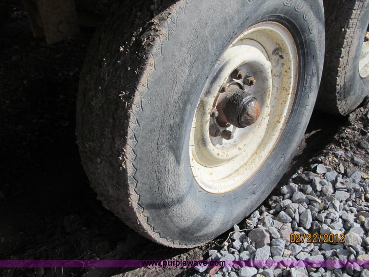 image for item B5103 1985 18' tandem axle flat bed trailer