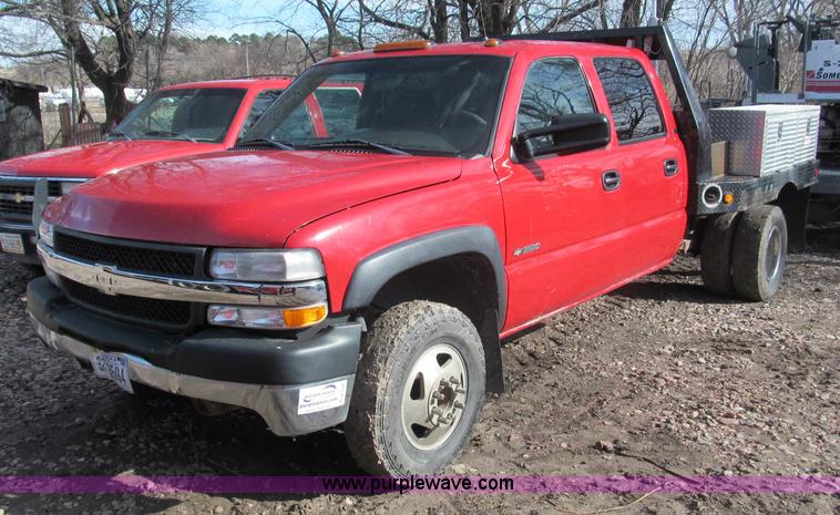 image for item B5105 2001 Chevrolet Silverado C3500 crew cab pickup truck