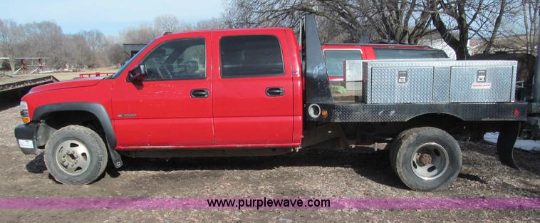 image for item B5105 2001 Chevrolet Silverado C3500 crew cab pickup truck