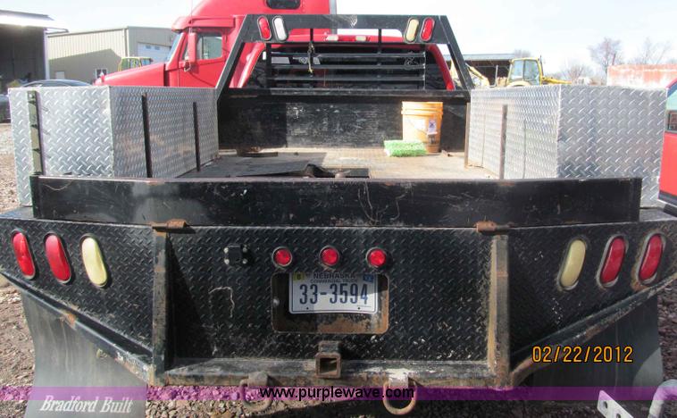 image for item B5105 2001 Chevrolet Silverado C3500 crew cab pickup truck