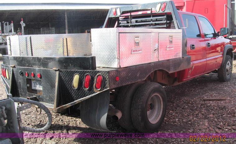 image for item B5105 2001 Chevrolet Silverado C3500 crew cab pickup truck